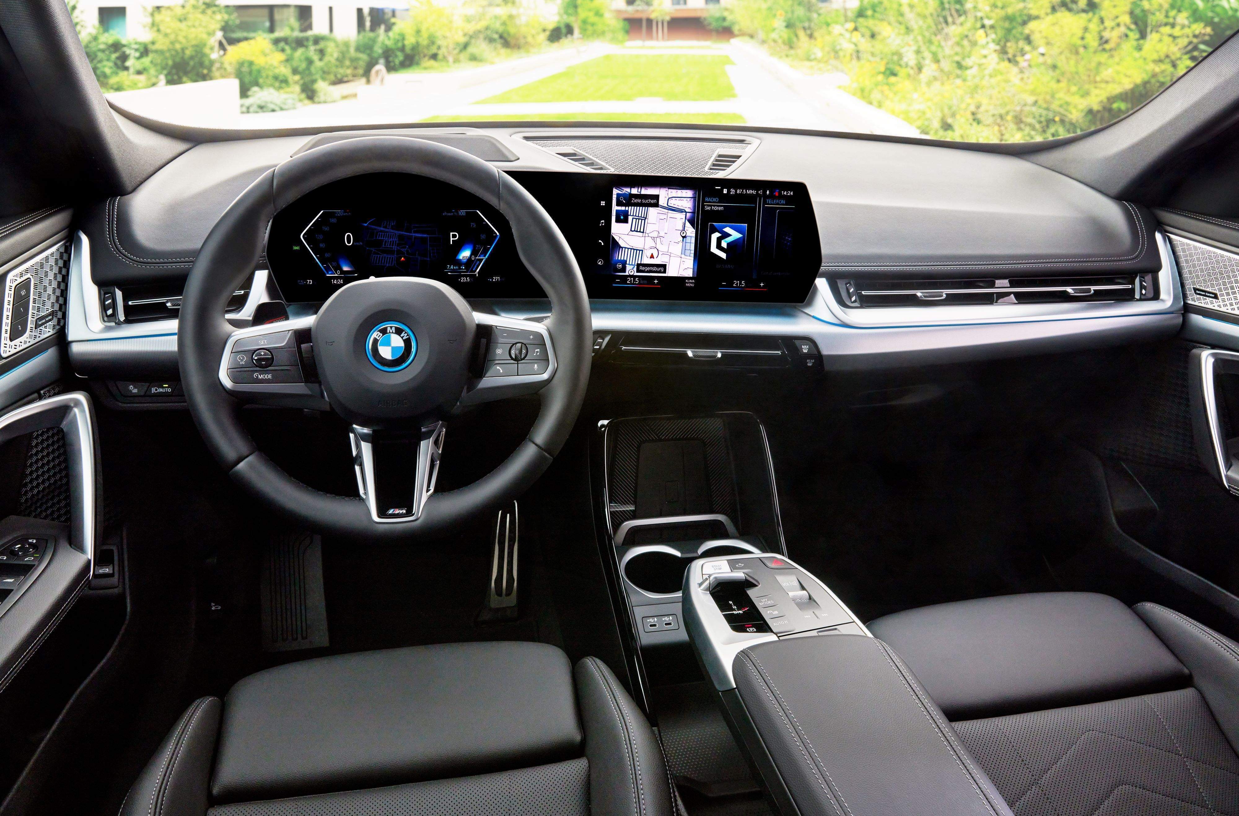 BMW iX1 66