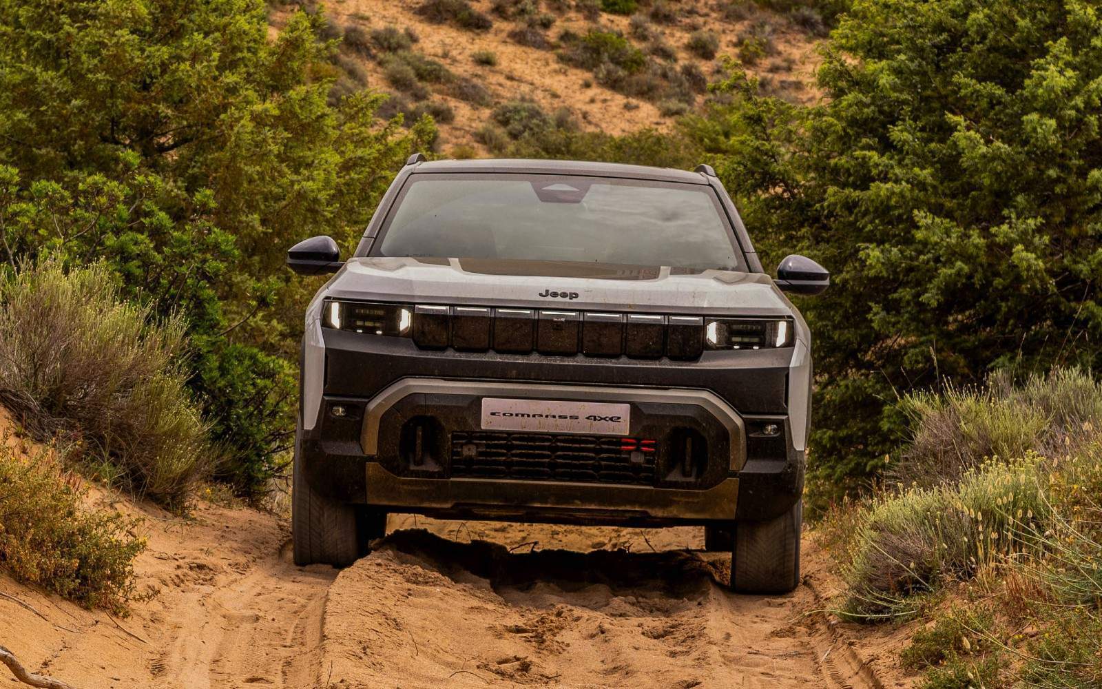 jeep compass elettrica 2026