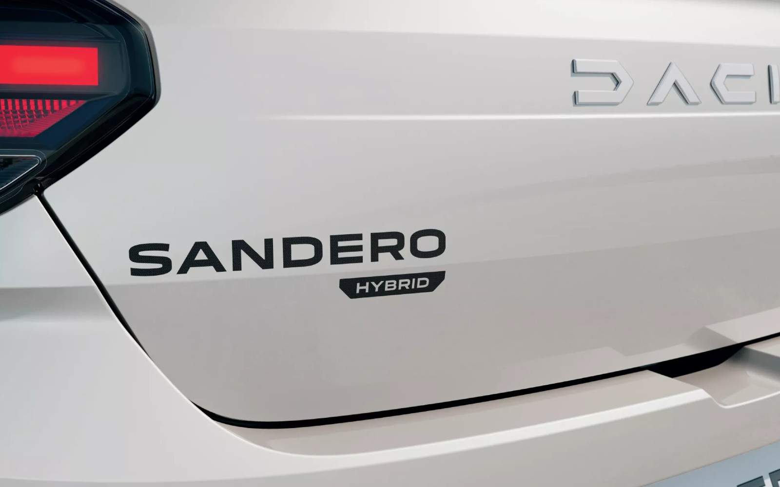 dacia sandero ibrida